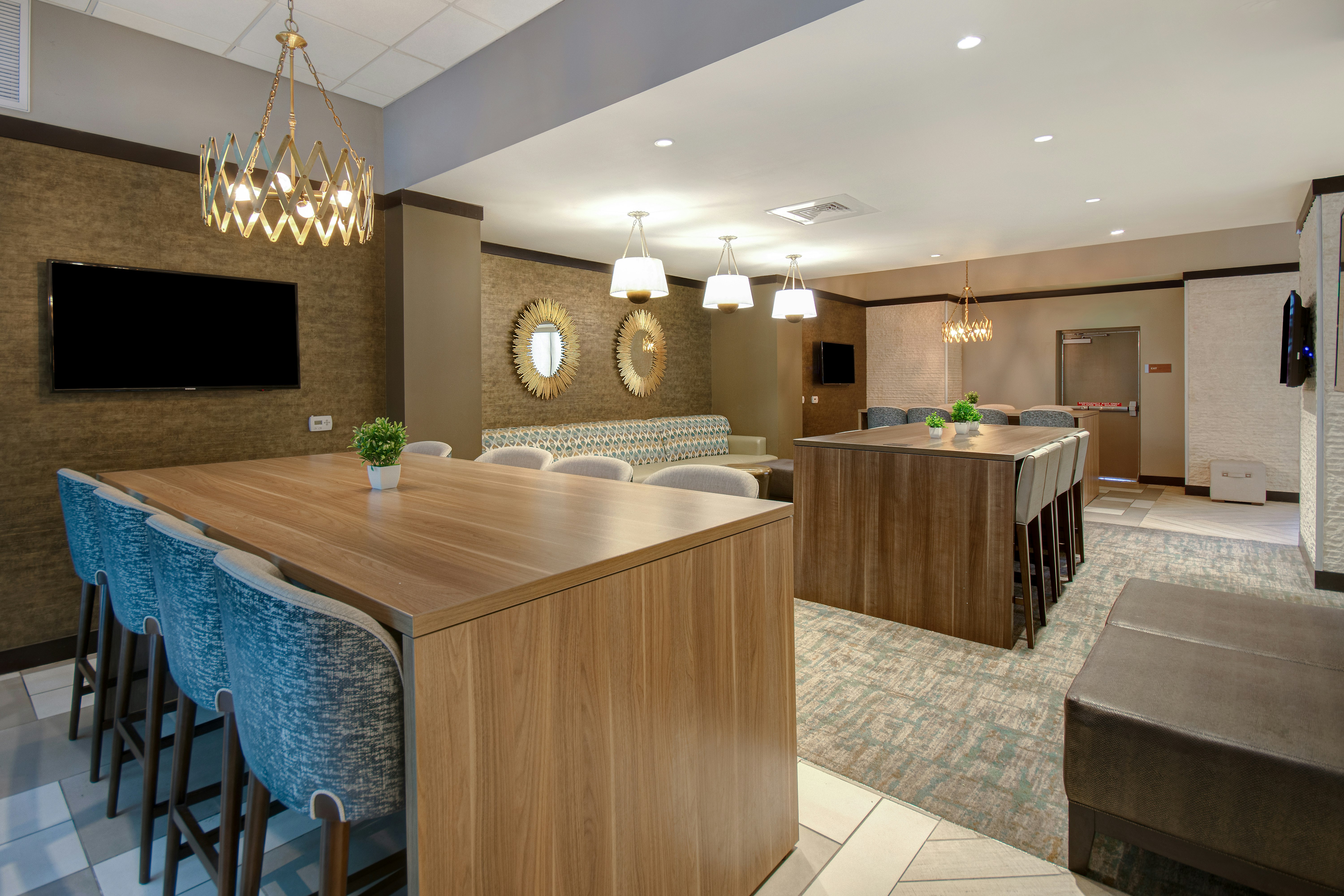 Embassy Suites by Hilton Jacksonville Baymeadows 12/85