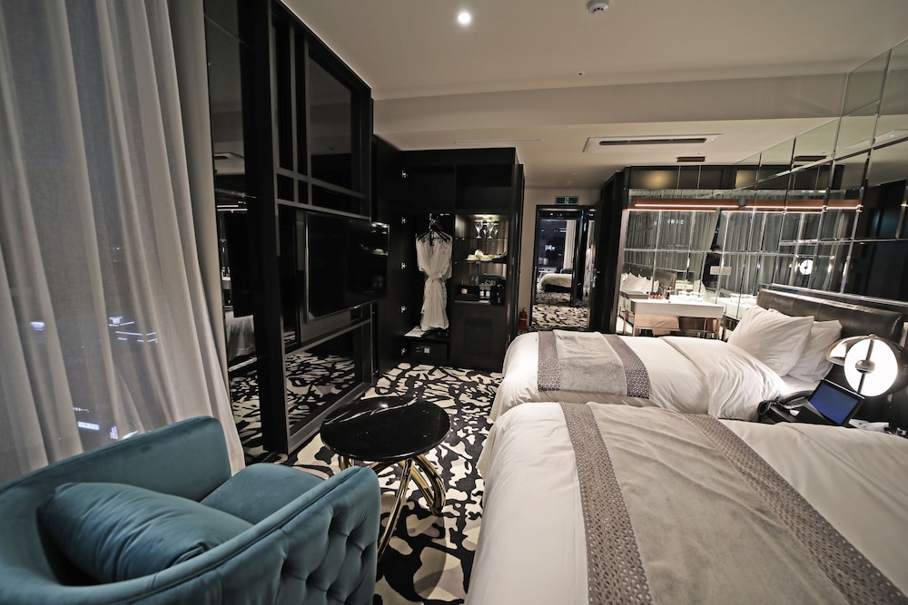 SIGNATURE, TWIN BEDS
