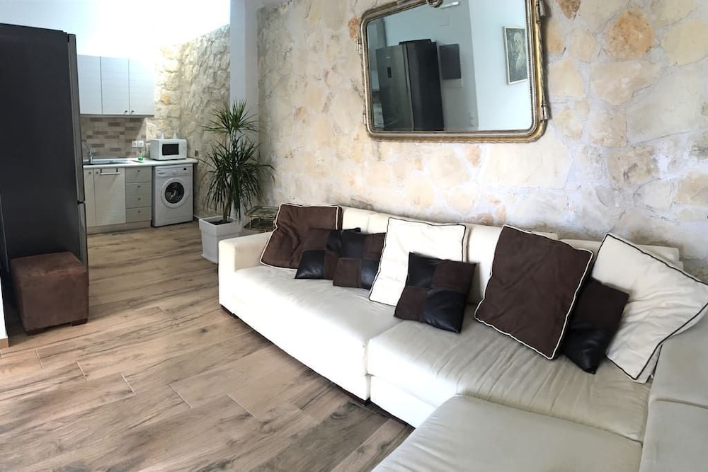 Elizabeth Suites 27/50
