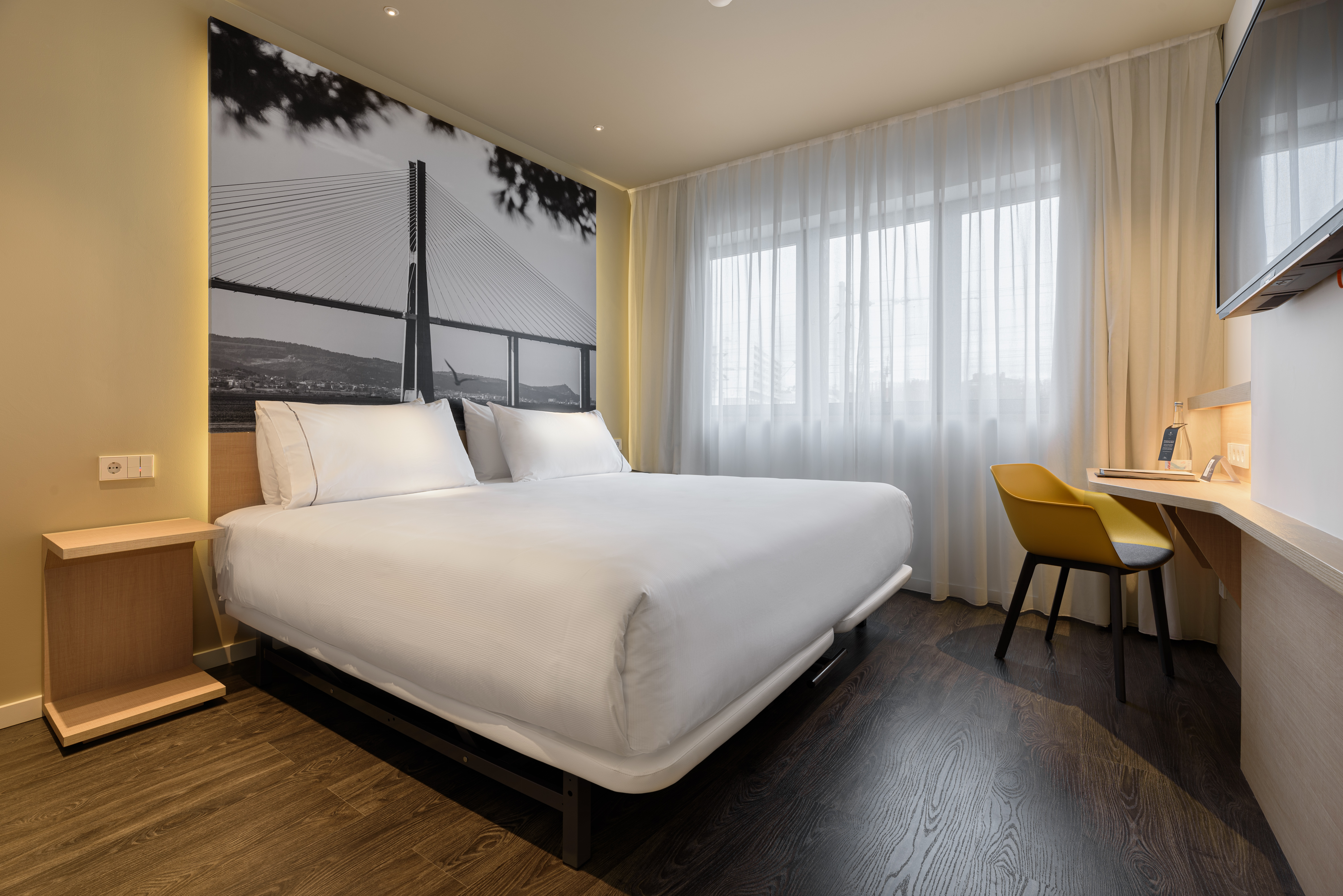 Room, Single, Double or Twin Bed