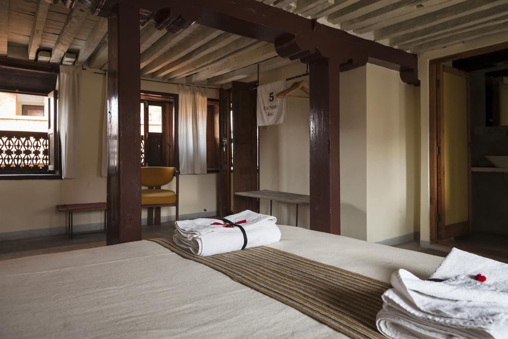 DELUXE, DOUBLE BED