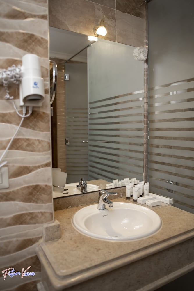 Rehana Plaza Hotel 35/42