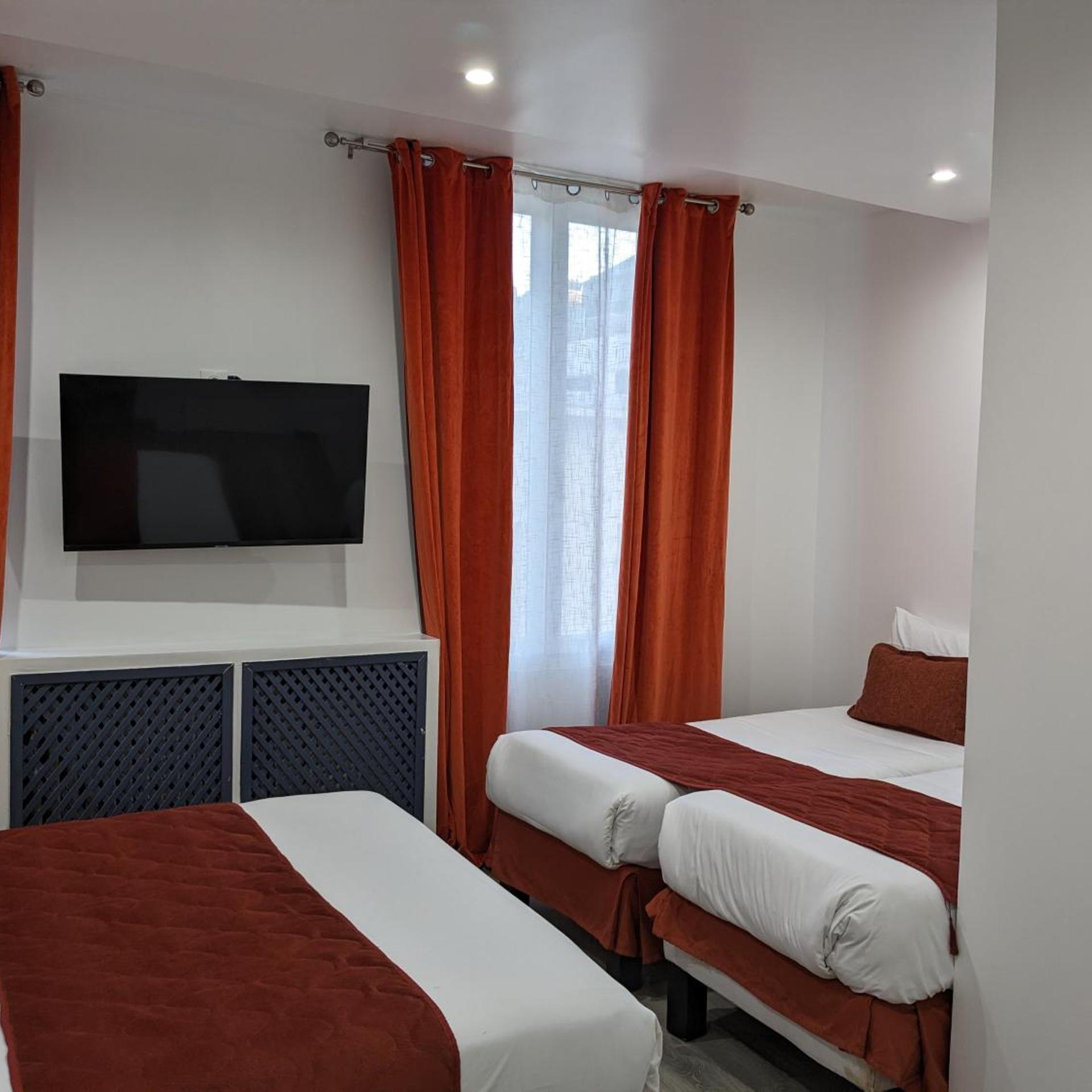 Room, Triple, Morand Hotel 6/10