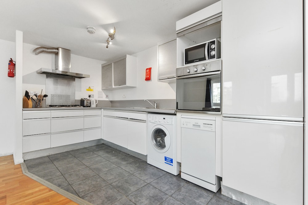 Access Apartments City 2/18