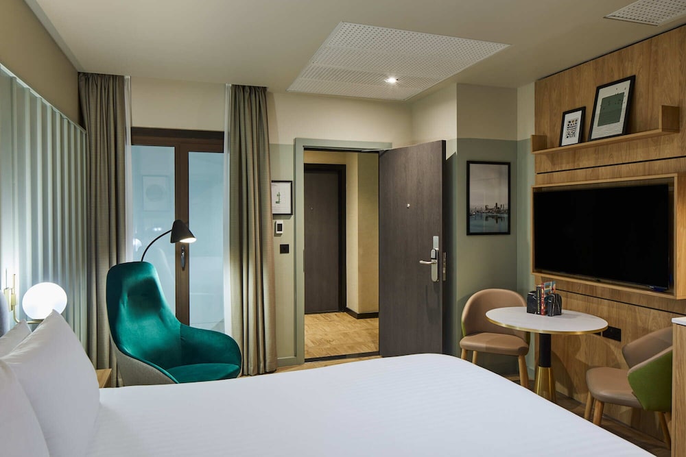 Inner, Studio, Queen Bed
