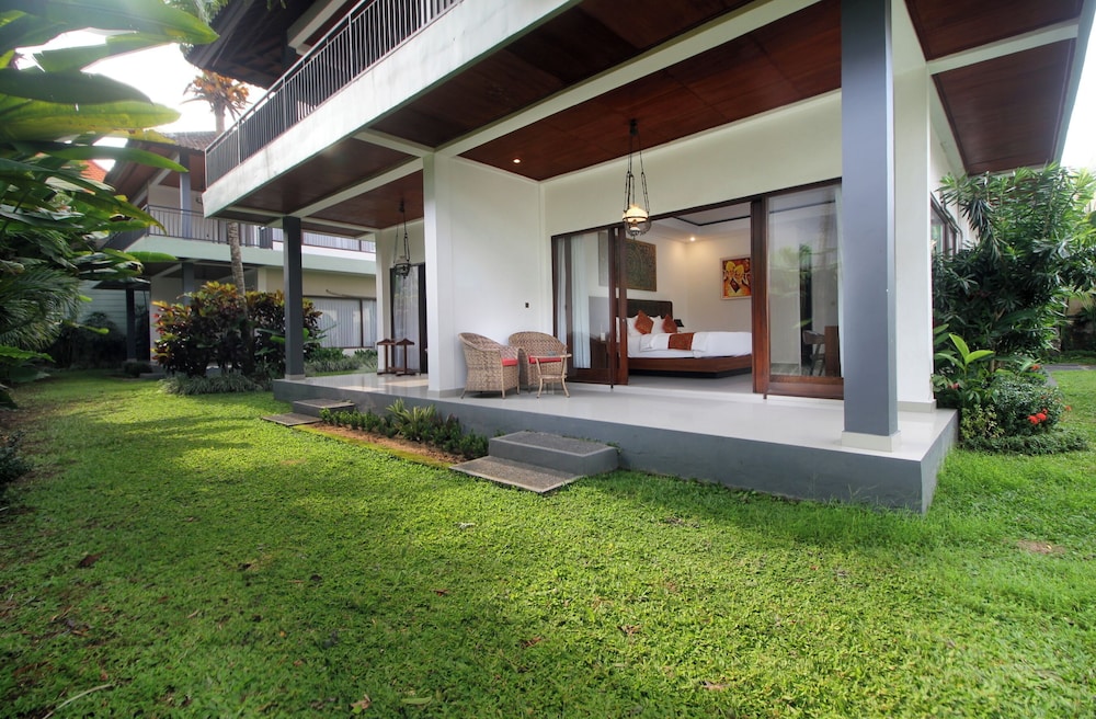 Putri Ayu Cottages 61/63