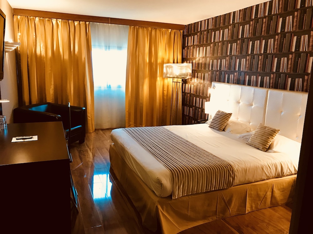 Grand Hotel de Nimes 28/81