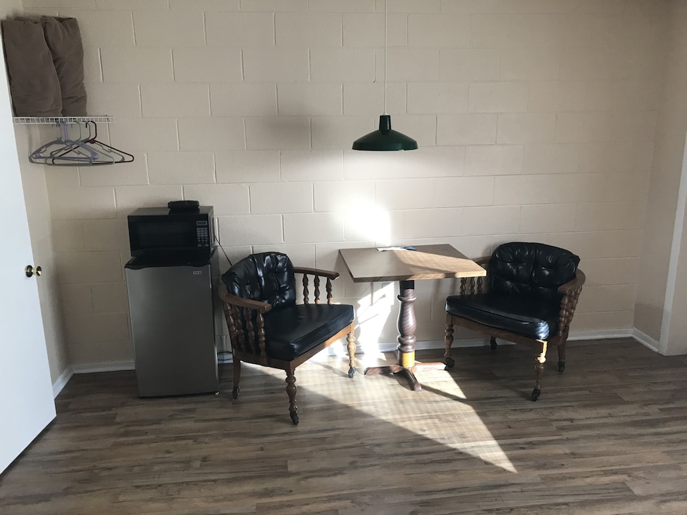 Riverview Inn 13/25