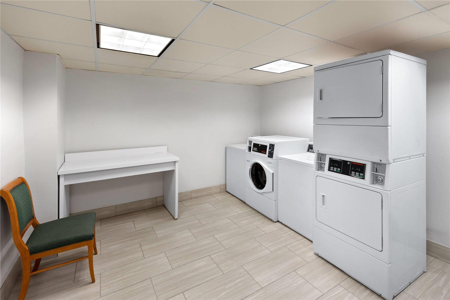 La Quinta Inn & Suites by Wyndham Houston Bush IAH South 9/46