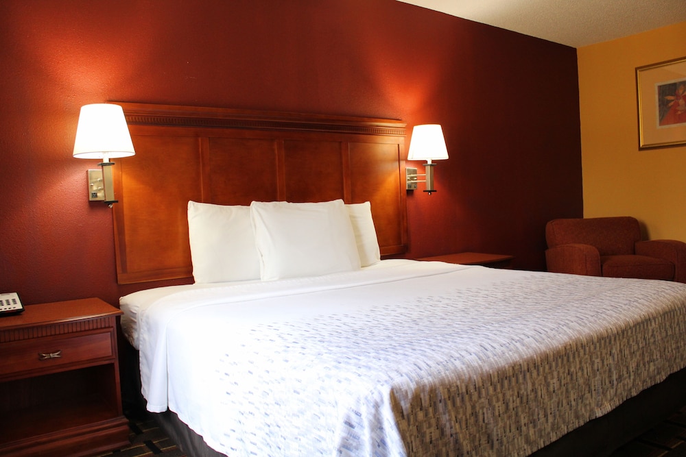 Hometown Inn Suites 26/51