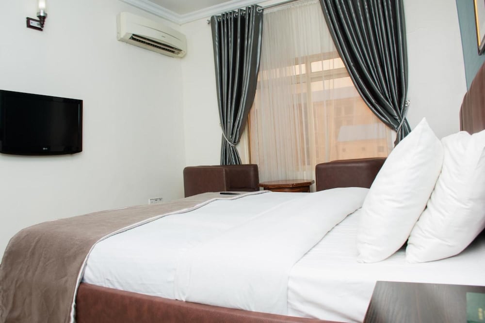 3j Apos S Hotel Ltd 25/64