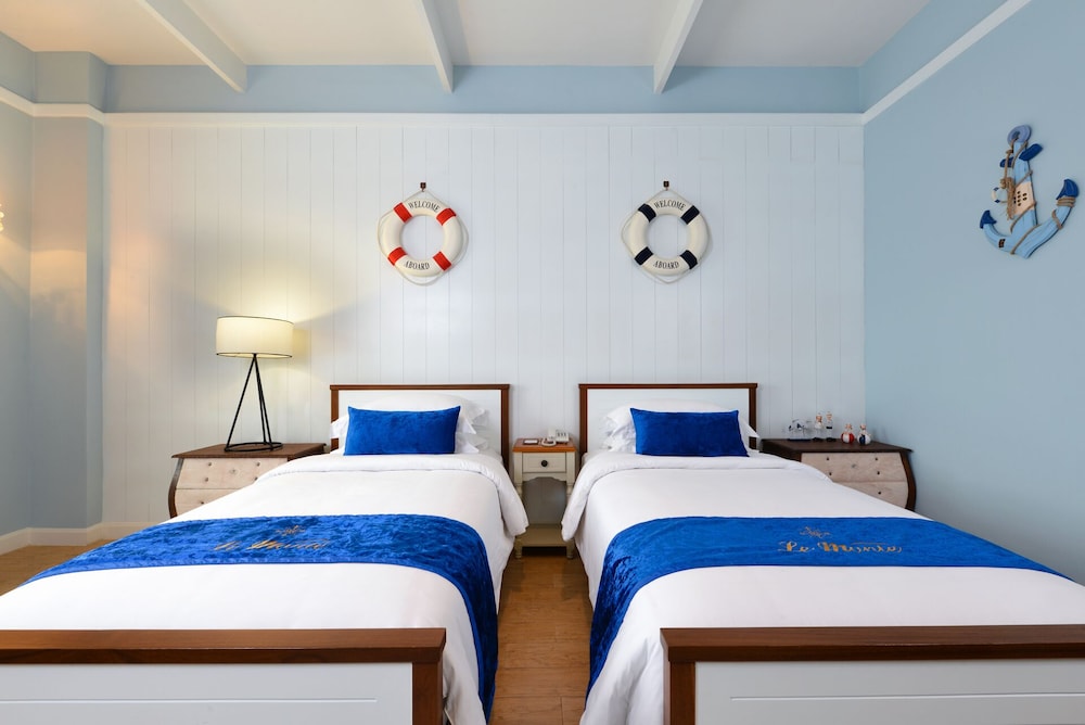 DELUXE, RESIDENCE, TWIN BEDS
