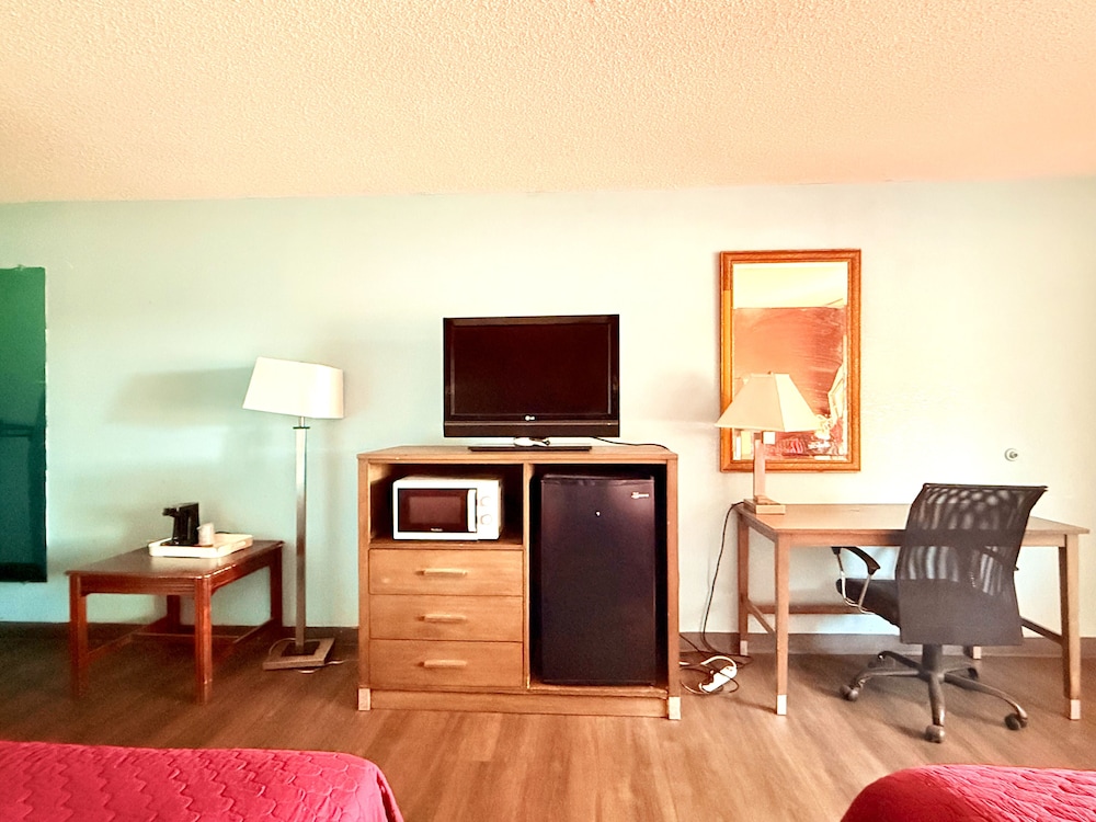 Mayfair Inn Williamston Hwy 64 33/50