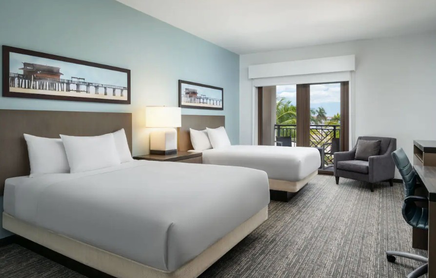 Guest Room, 2 Queen Beds, Den