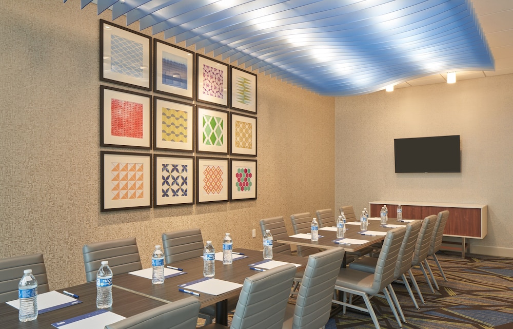 Holiday Inn Express Doral Miami 50/56