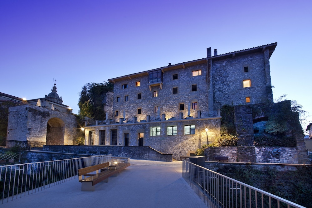 Parador De Hondarribia 4/40