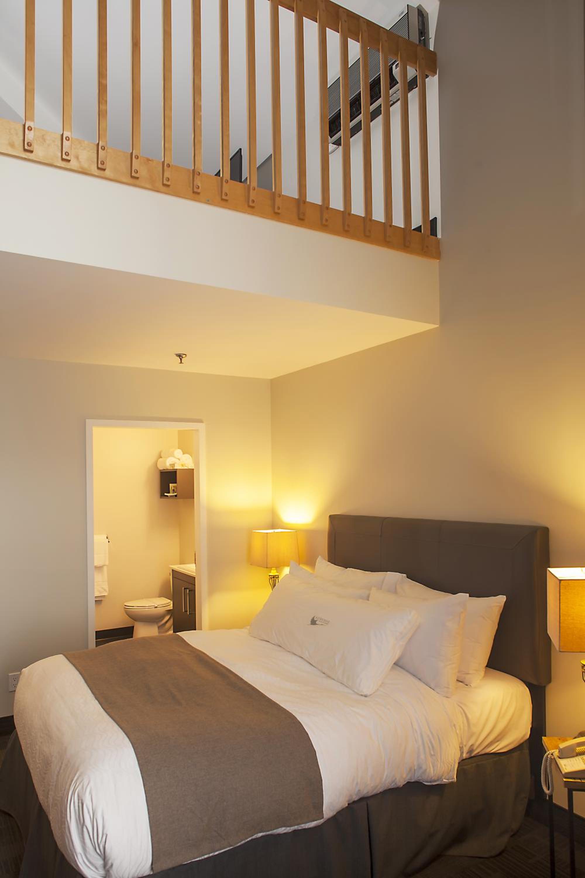 Mezzanine, Suite, 2 Queen Beds, Lake View