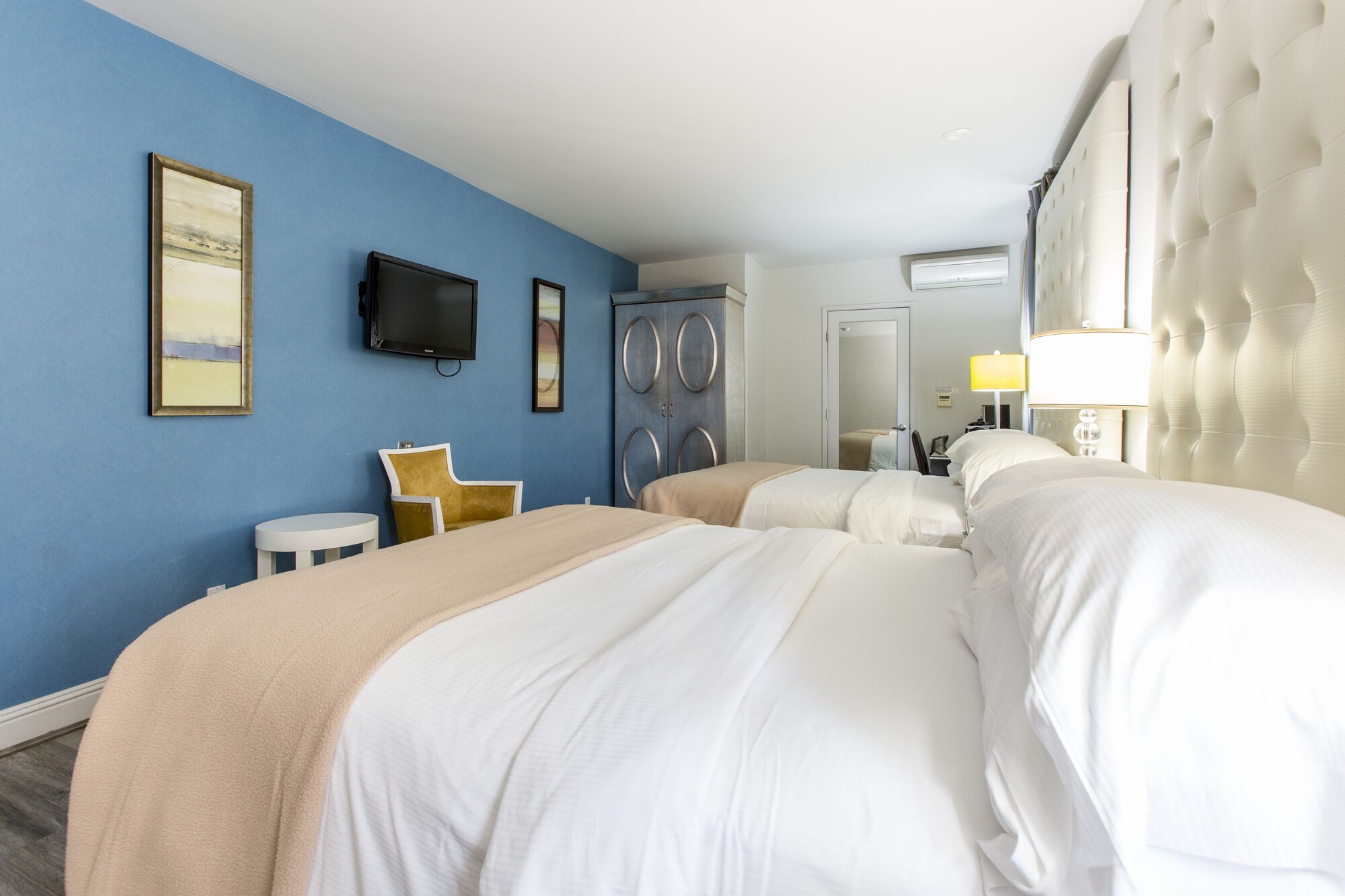 STANDARD, 2 QUEEN BEDS