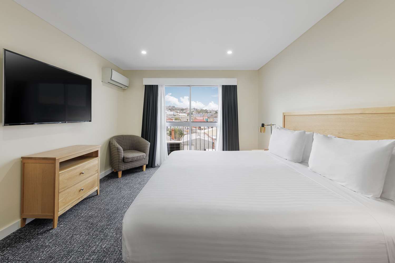 2 Bedrooms, Apartment, King and Twin Beds, Balcony