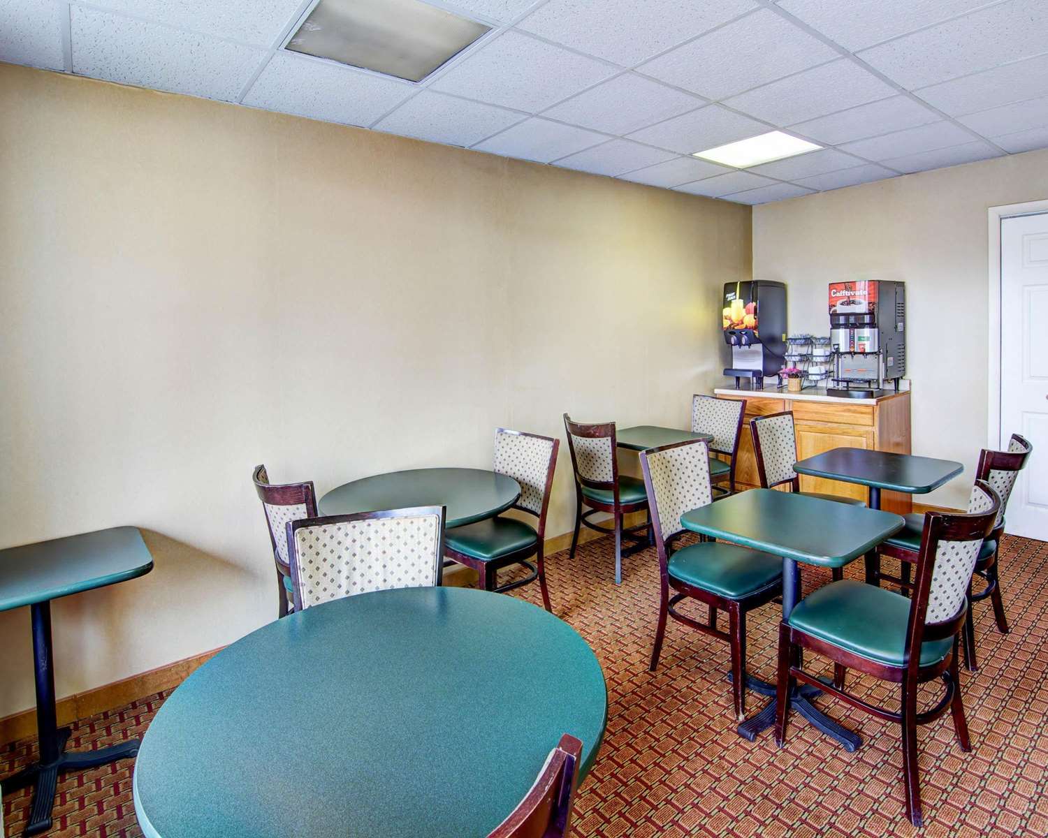 Econo Lodge Wytheville I-77 & I-81 15/21