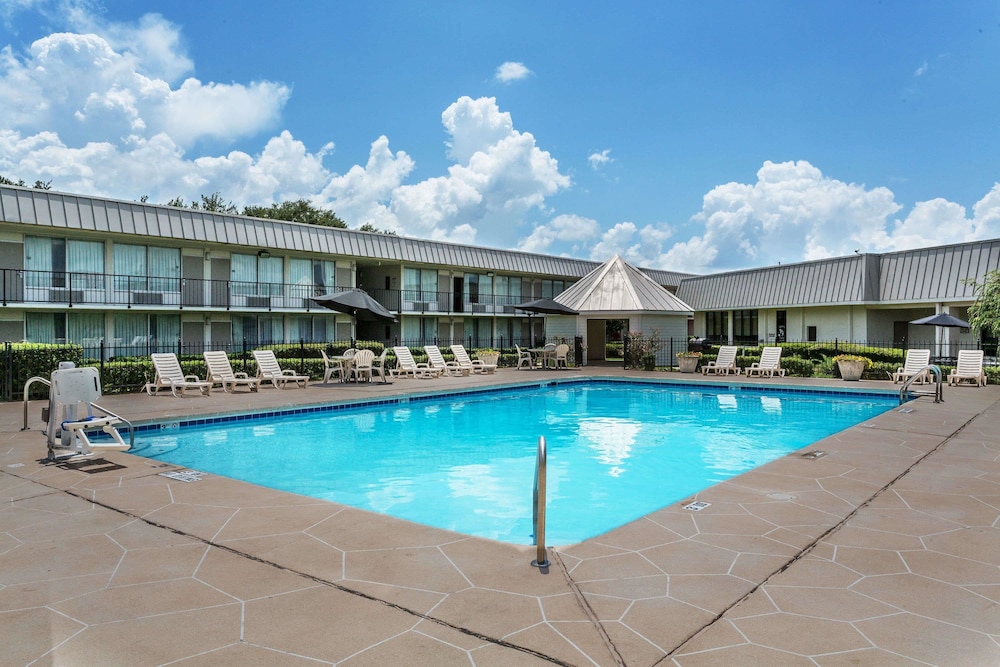 Ramada by Wyndham Houma 1/27