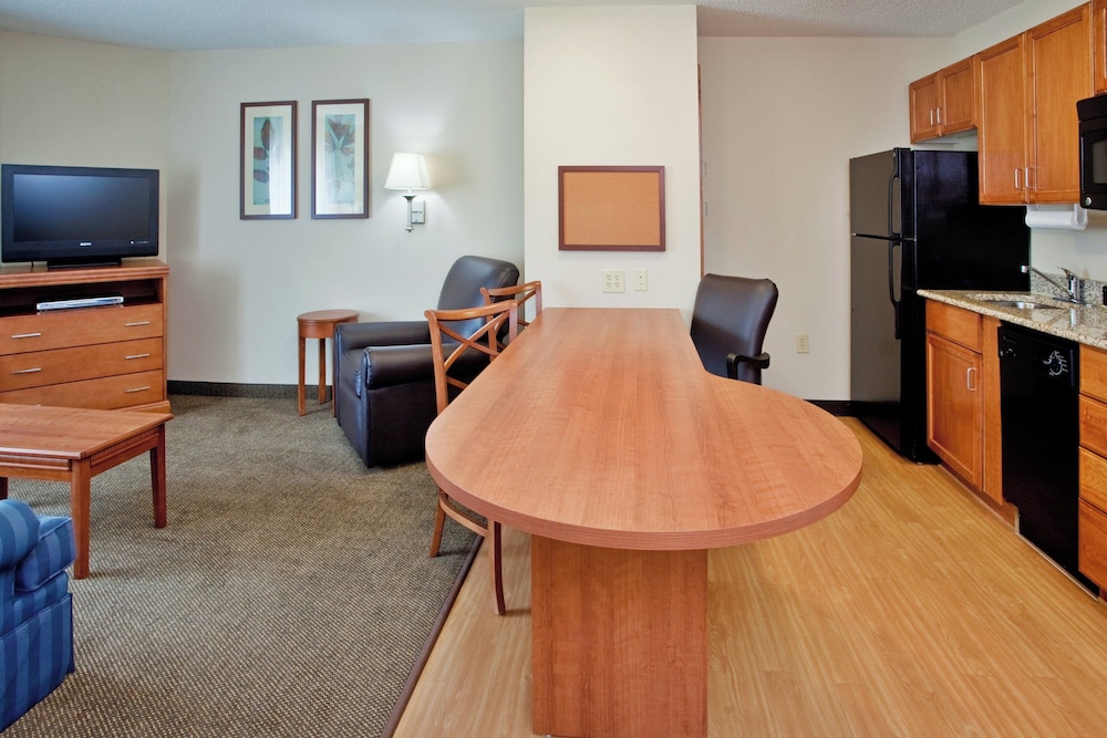 Candlewood Suites Colonial Heights Fort Lee 33/43