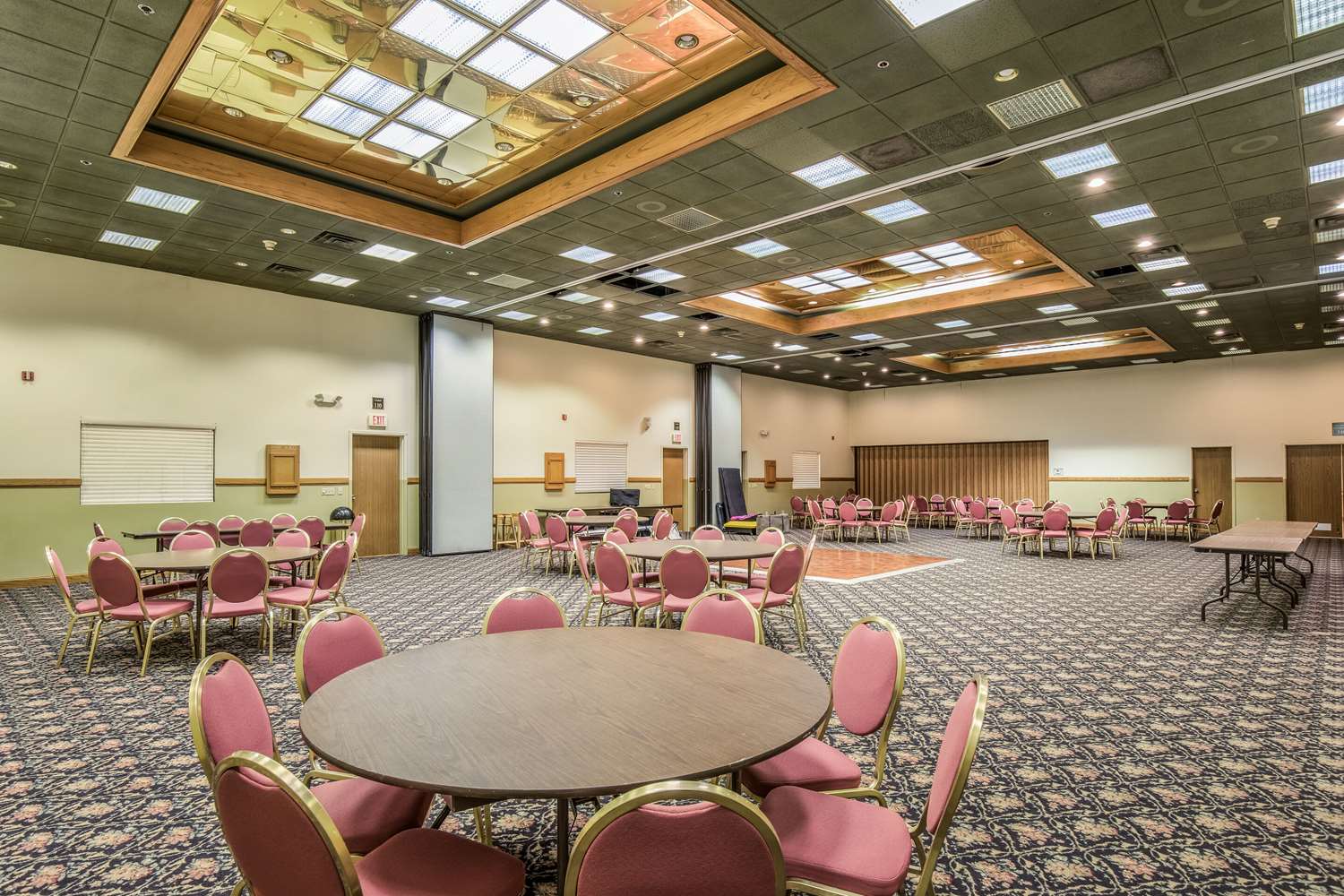 AmericInn & Suites By Wyndham Baraboo Event Center 17/25