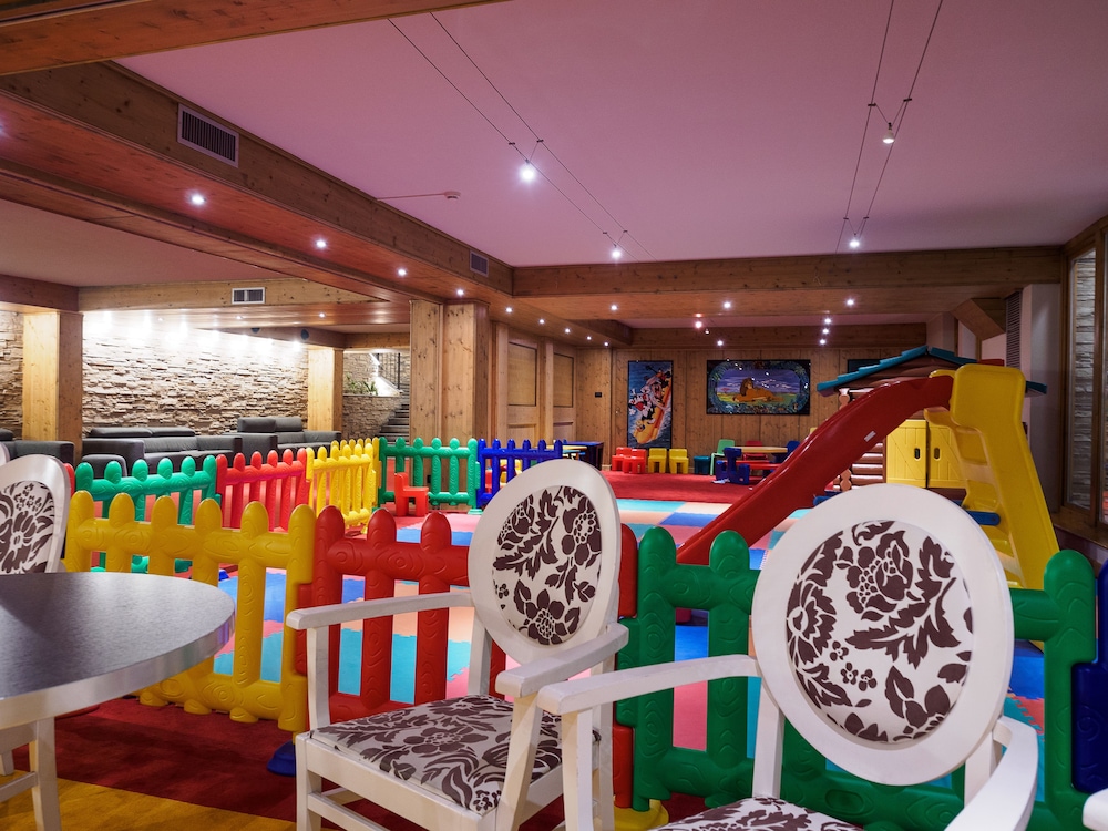 Hotel Piandineve 50/64