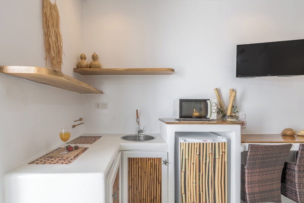 Niki Savvas Studios And Suites 29/73