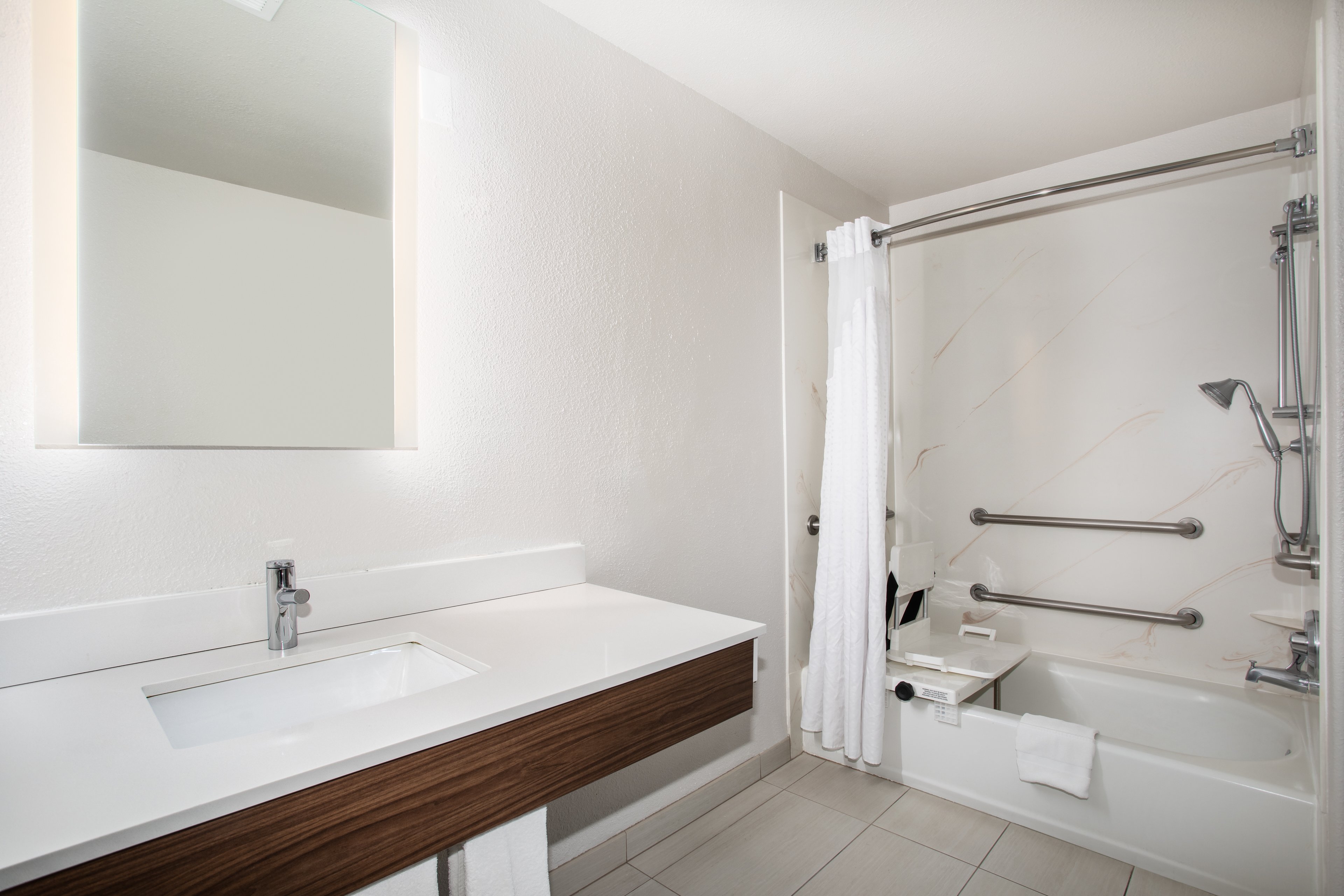 Holiday Inn Express and Suites Chowchilla - Yosemite Park Area 56/58