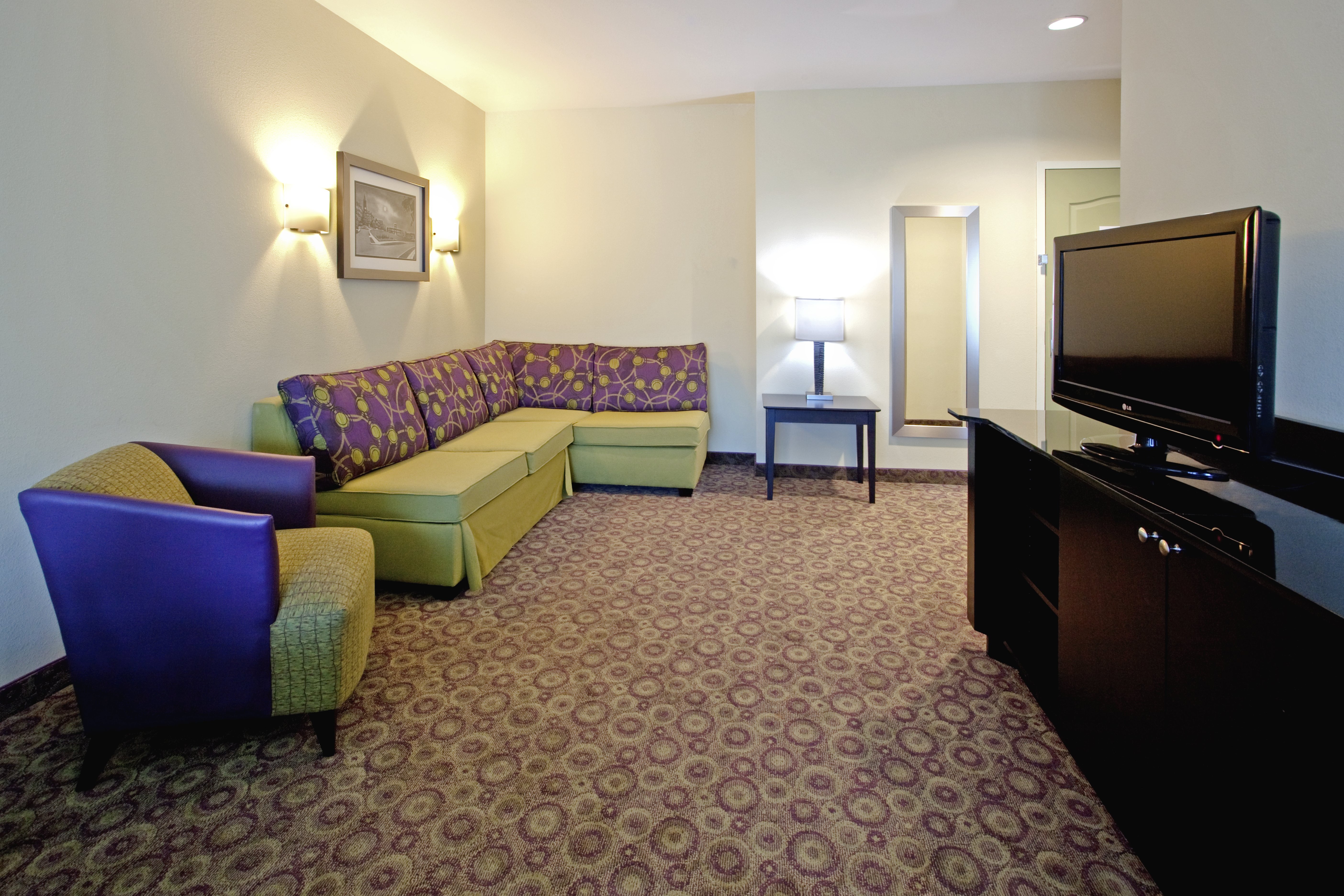 Holiday Inn Express & Suites Clemson - Univ Area 47/82