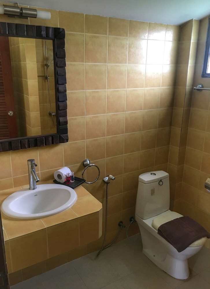 Chor Chang Villa Resort 48/50