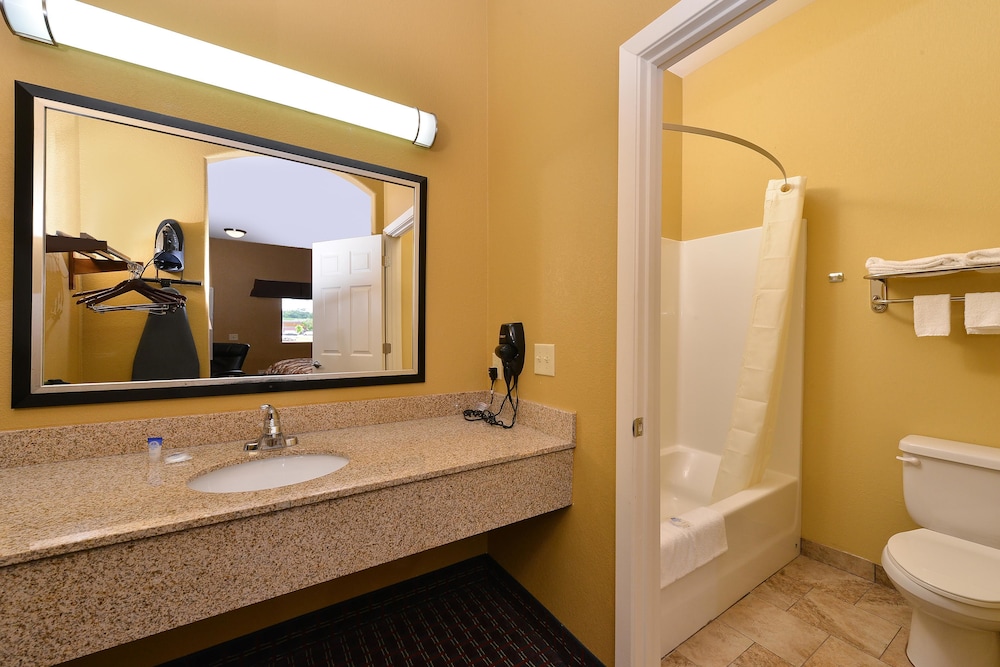 Americas Best Value Inn Tupelo Leeb Drive 19/33