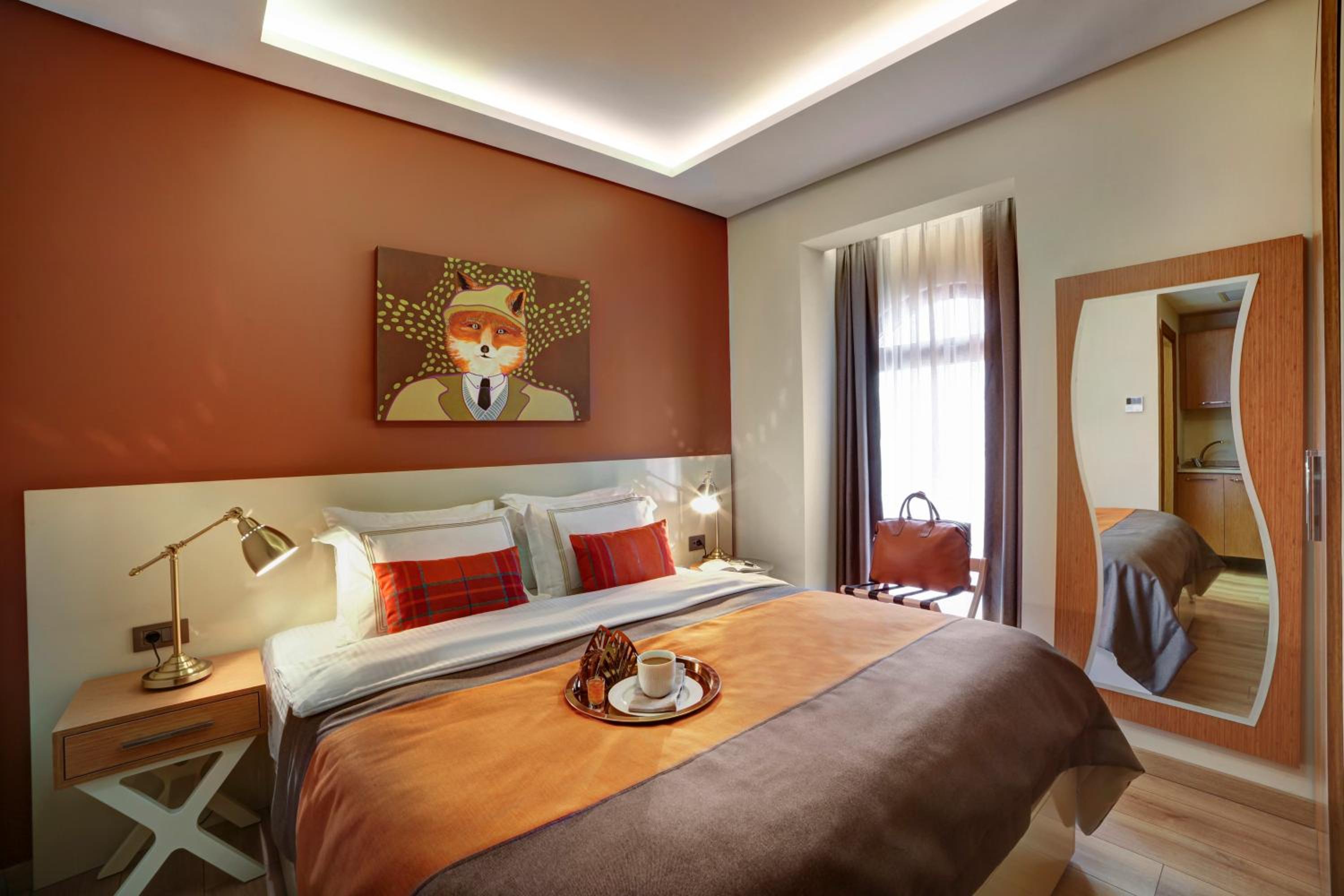 Standard, Queen Bed