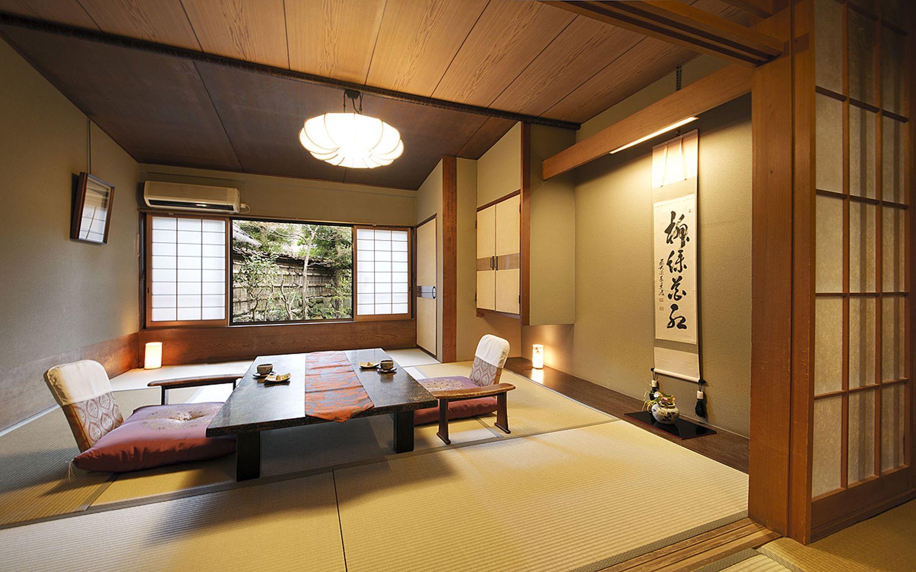 Standard, Twin Beds, 2 Futon Beds, Shared Bathroom