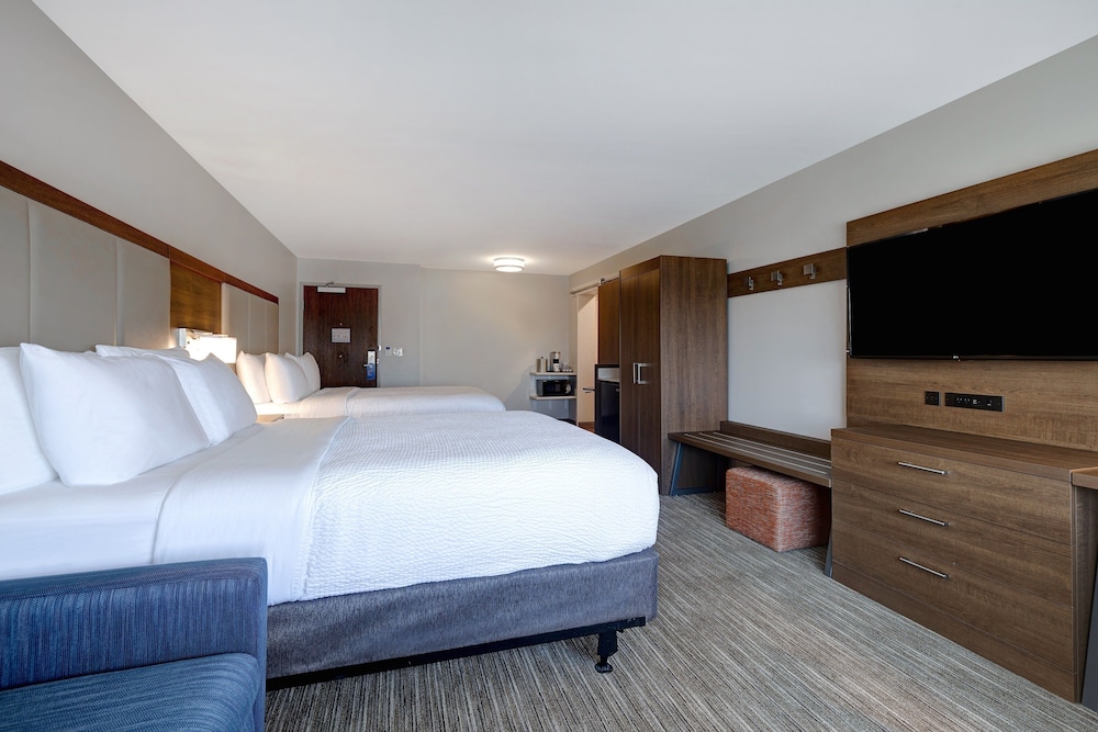 جناح بسريرين كوين مع أريكة، Holiday Inn Express & Suites Ann Arbor - University South 2/8