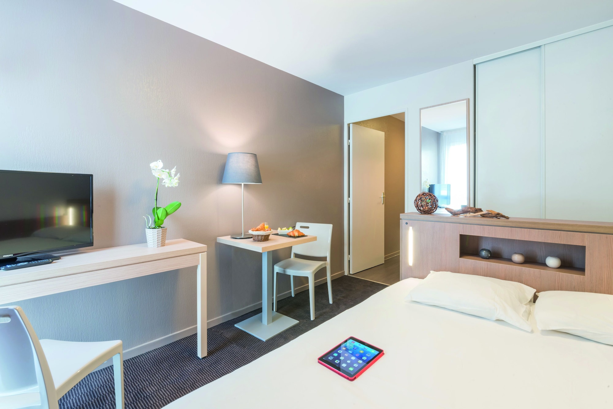 Studio, Double Bed, Sofa, Appart City Classic Nantes Quais de Loire 8/10