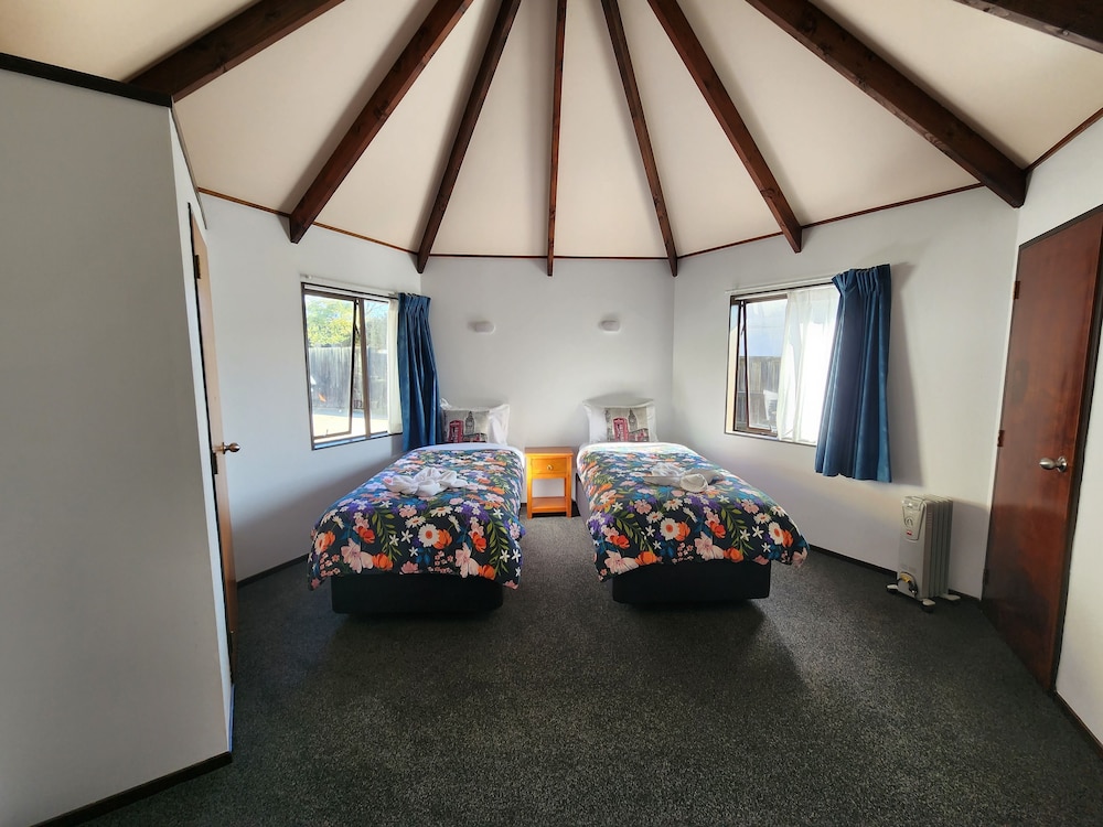 Pure Motel & Guest House 67/75