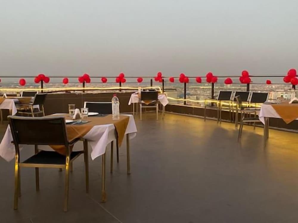 Ebony Boutique Hotel 44/50