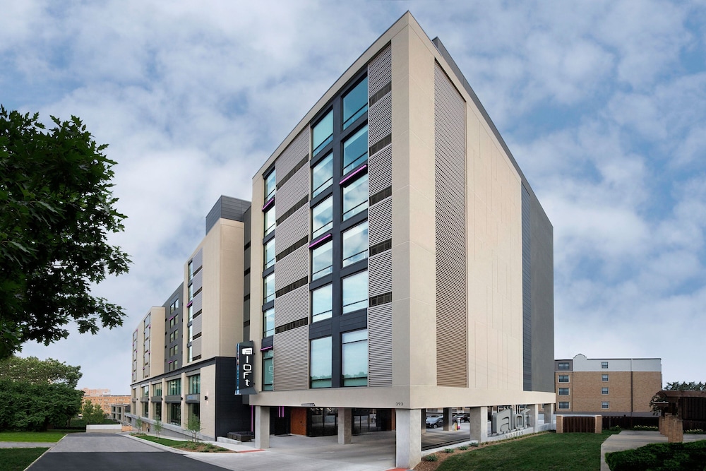 Aloft Kansas City Country Club Plaza 2/32