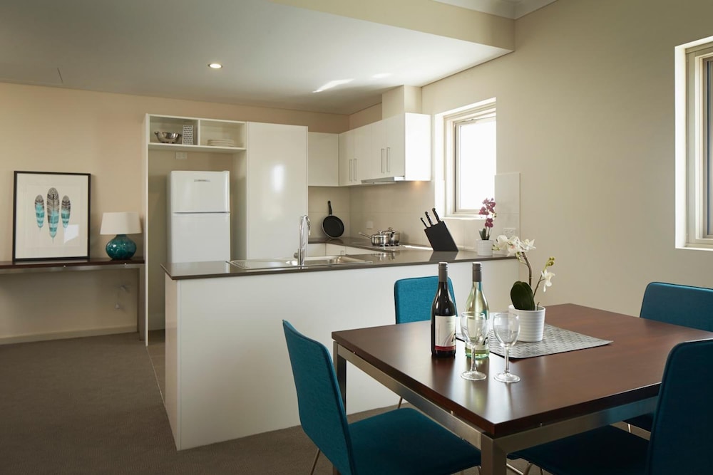 Baileys Serviced Apartments 61/76