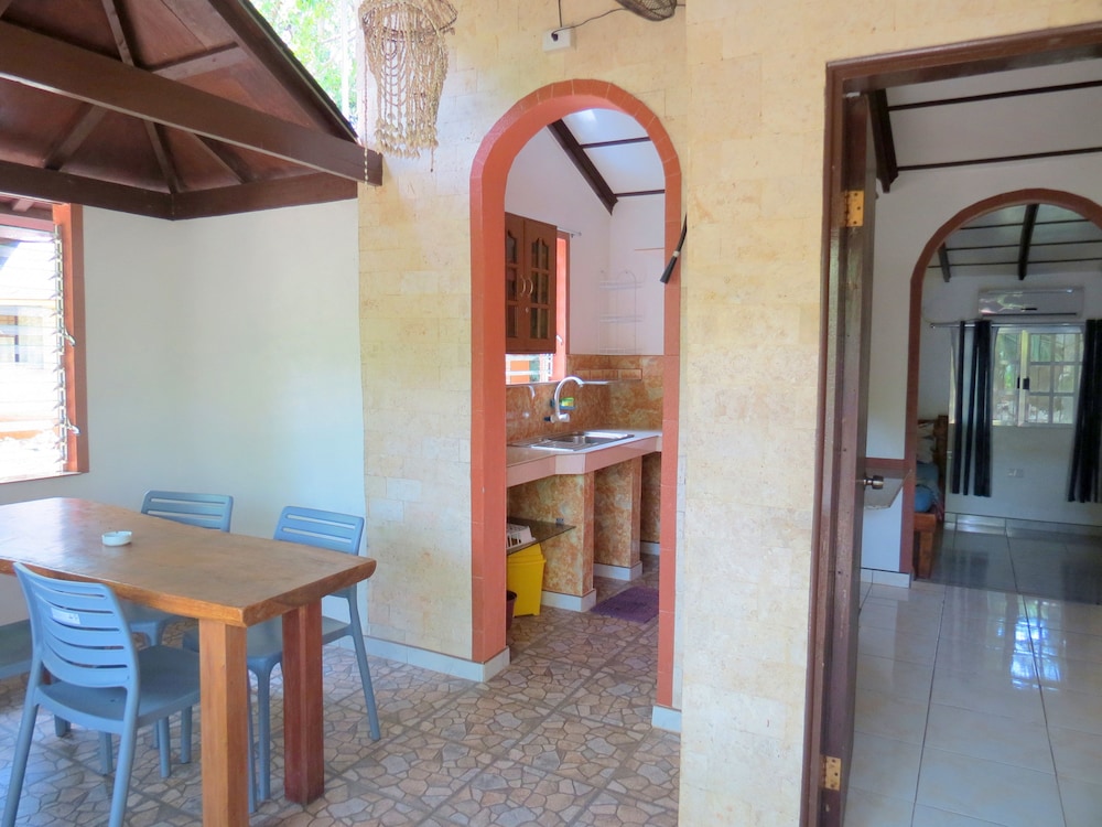 Alonaland Resort Apartelle 36/50