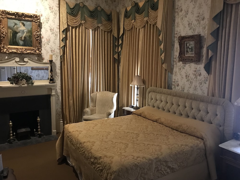 The Guest House Historic Mansion 38/73