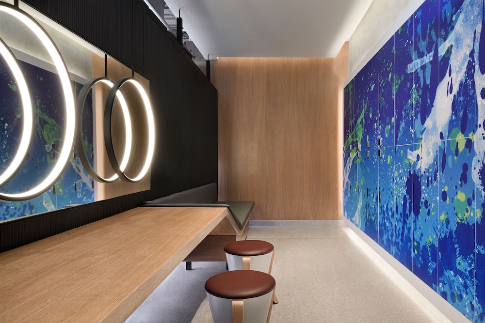 Aloft Muscat 36/47