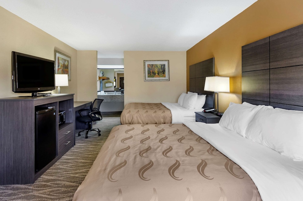 Quality Inn Hillsville 13/48