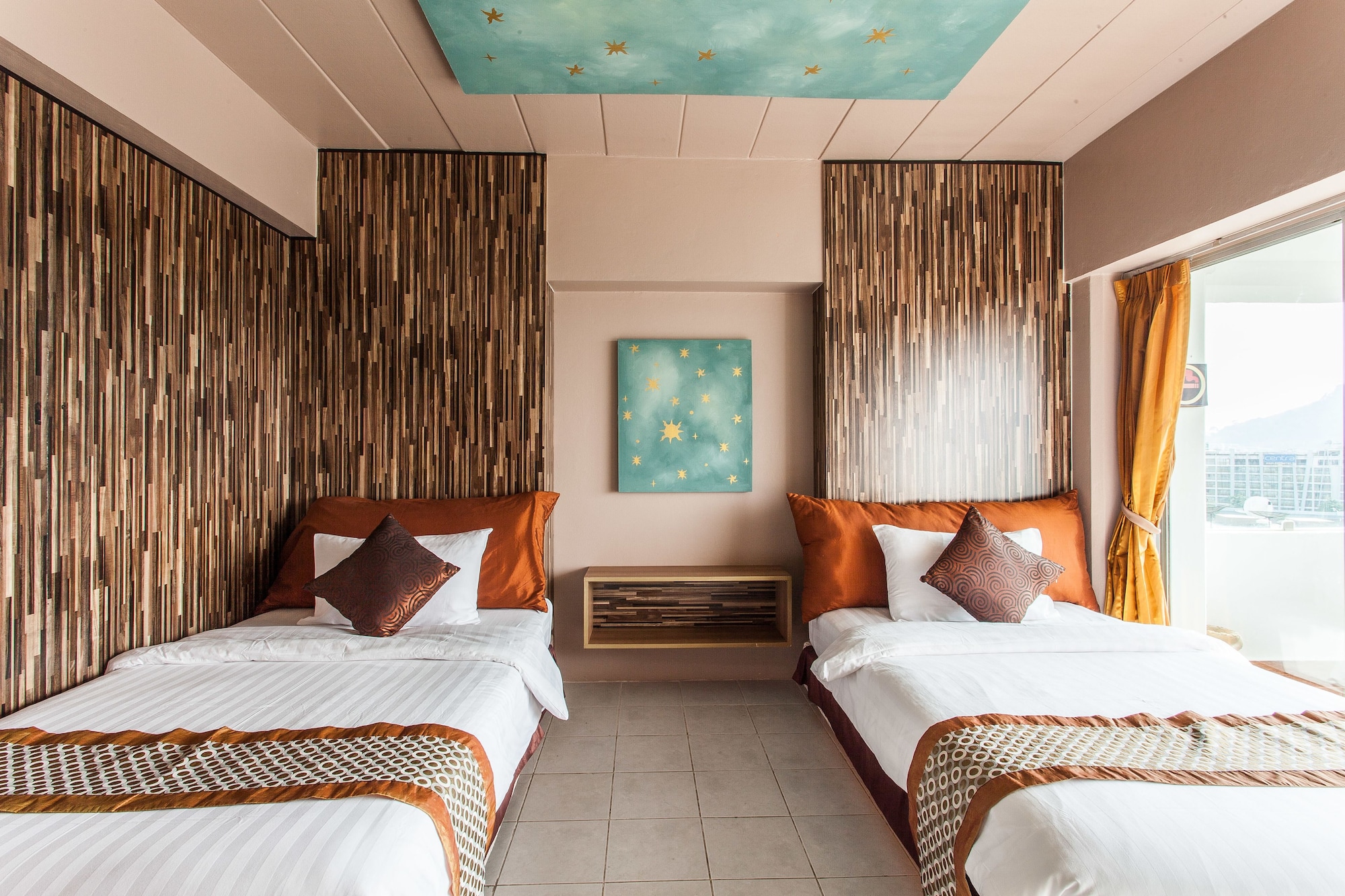SUPERIOR, DOUBLE OR TWIN BED
