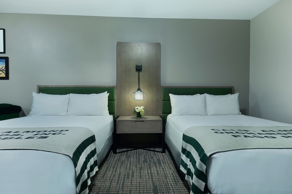 Oxford Suites Paso Robles 11/54