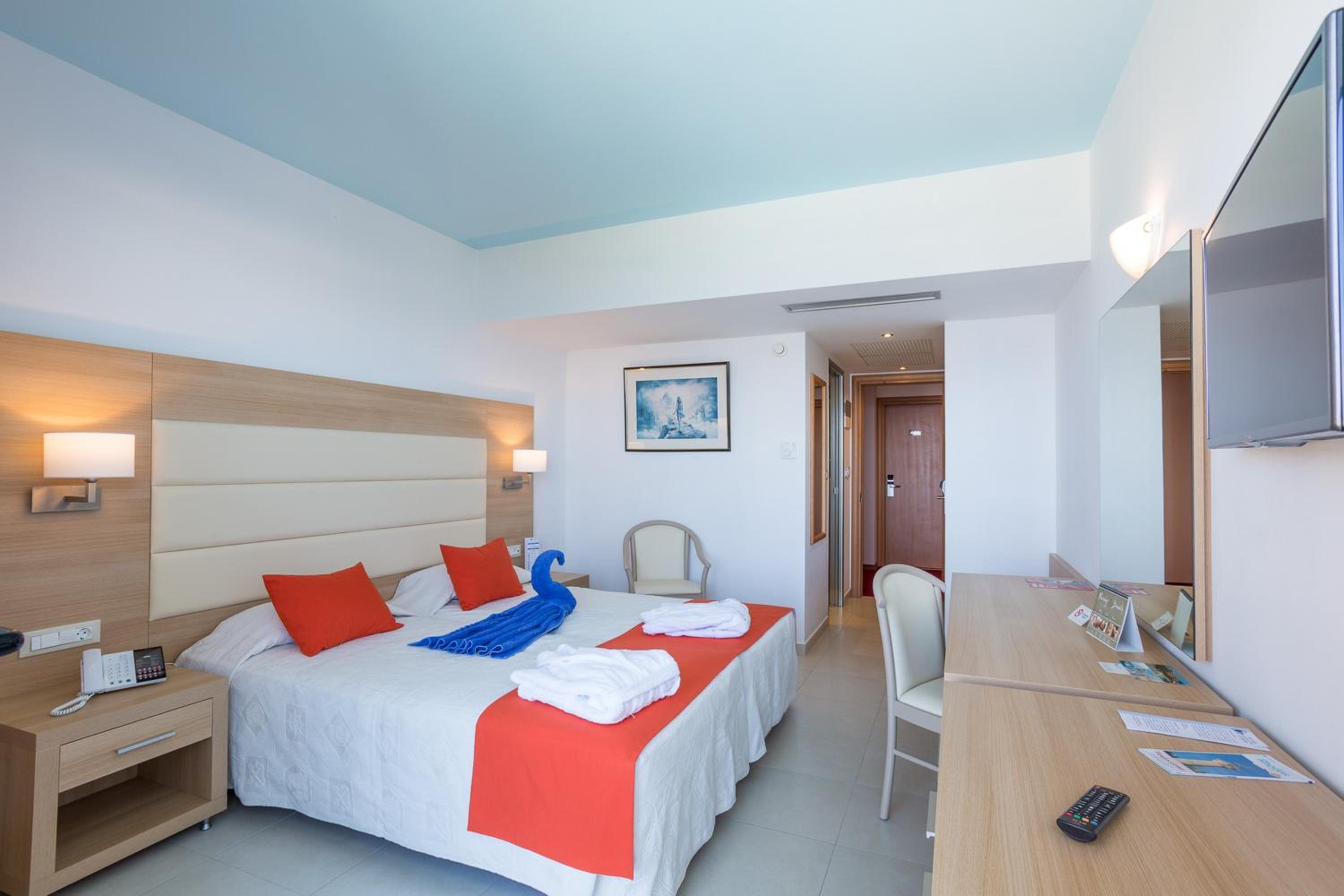 Superior, 3 Beds, Land View