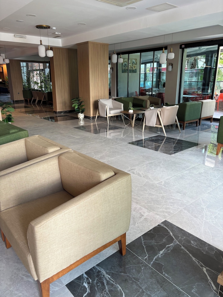 Sirma Hotel 8/50