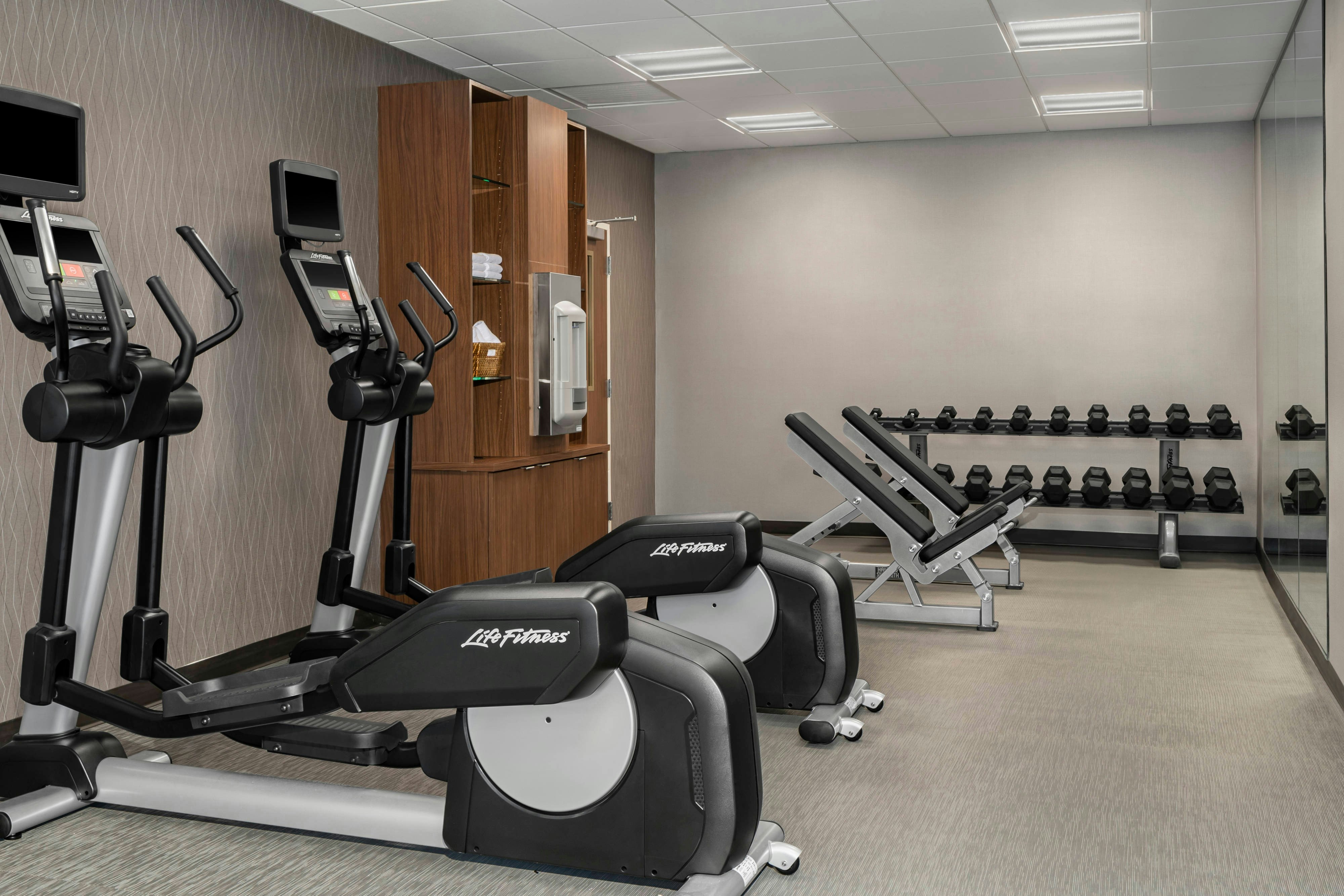 Courtyard By Marriott Butler Boulevard 17/43